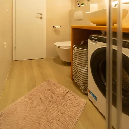Anna Apartman *